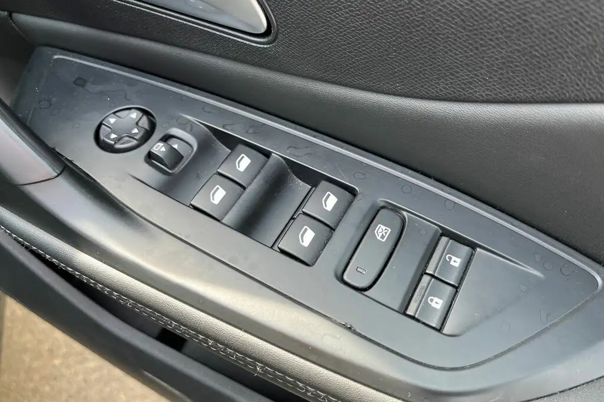 2022-peugeot-308-12-puretech-active-premium-130bhp-eat8-big-20