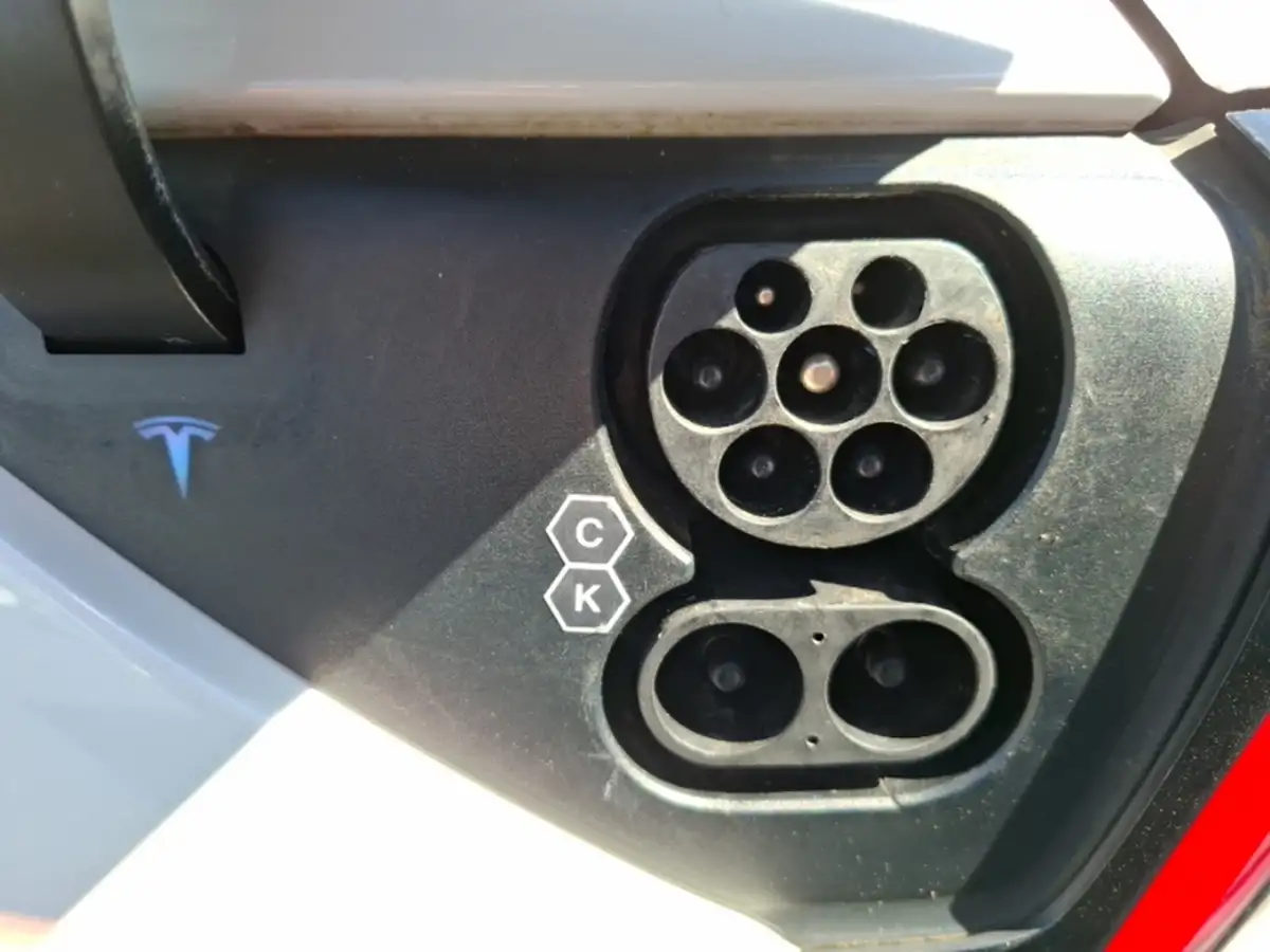 2022-tesla-model-y-e-rwd-big-17
