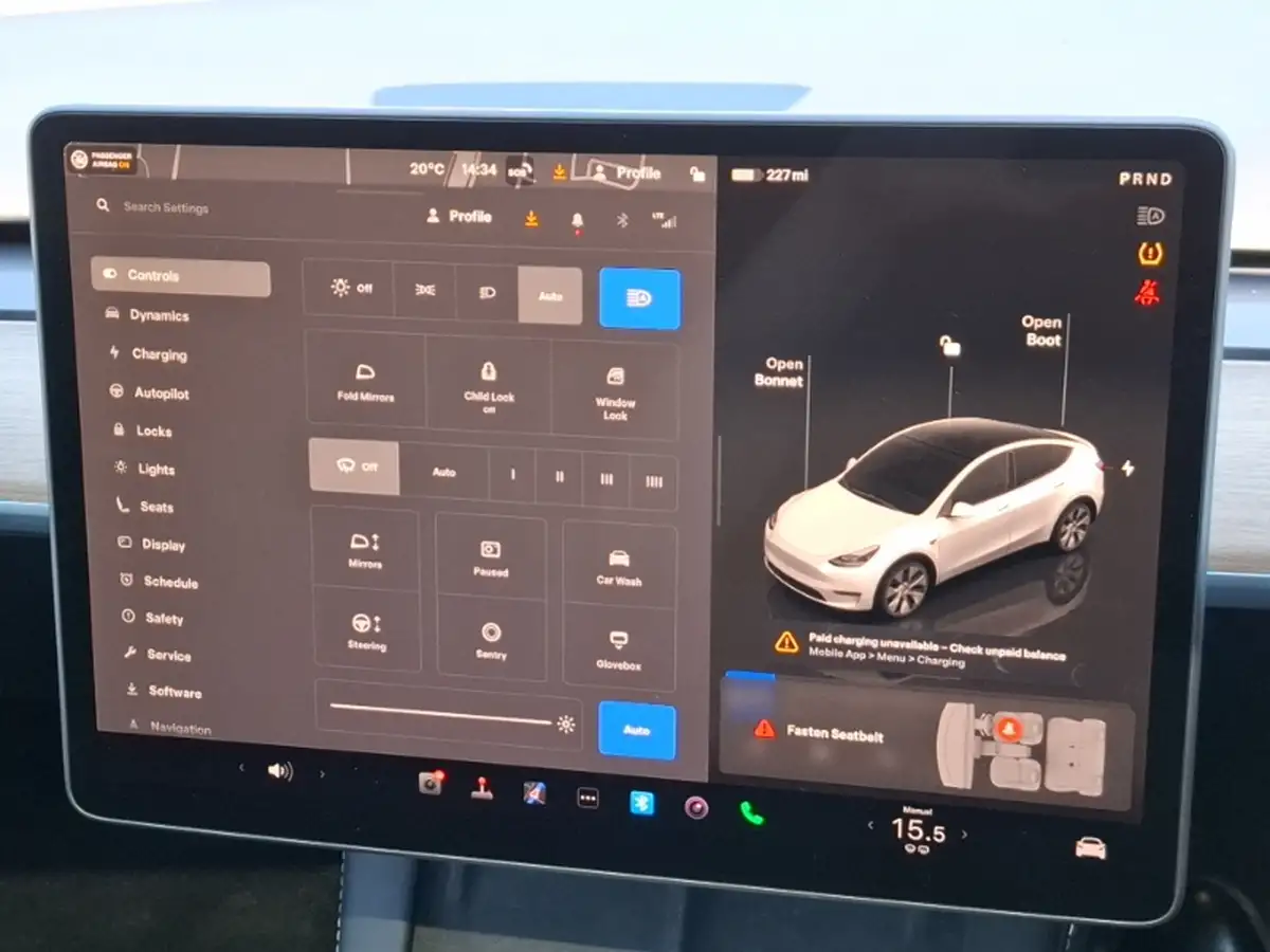 2022-tesla-model-y-e-long-range-big-13