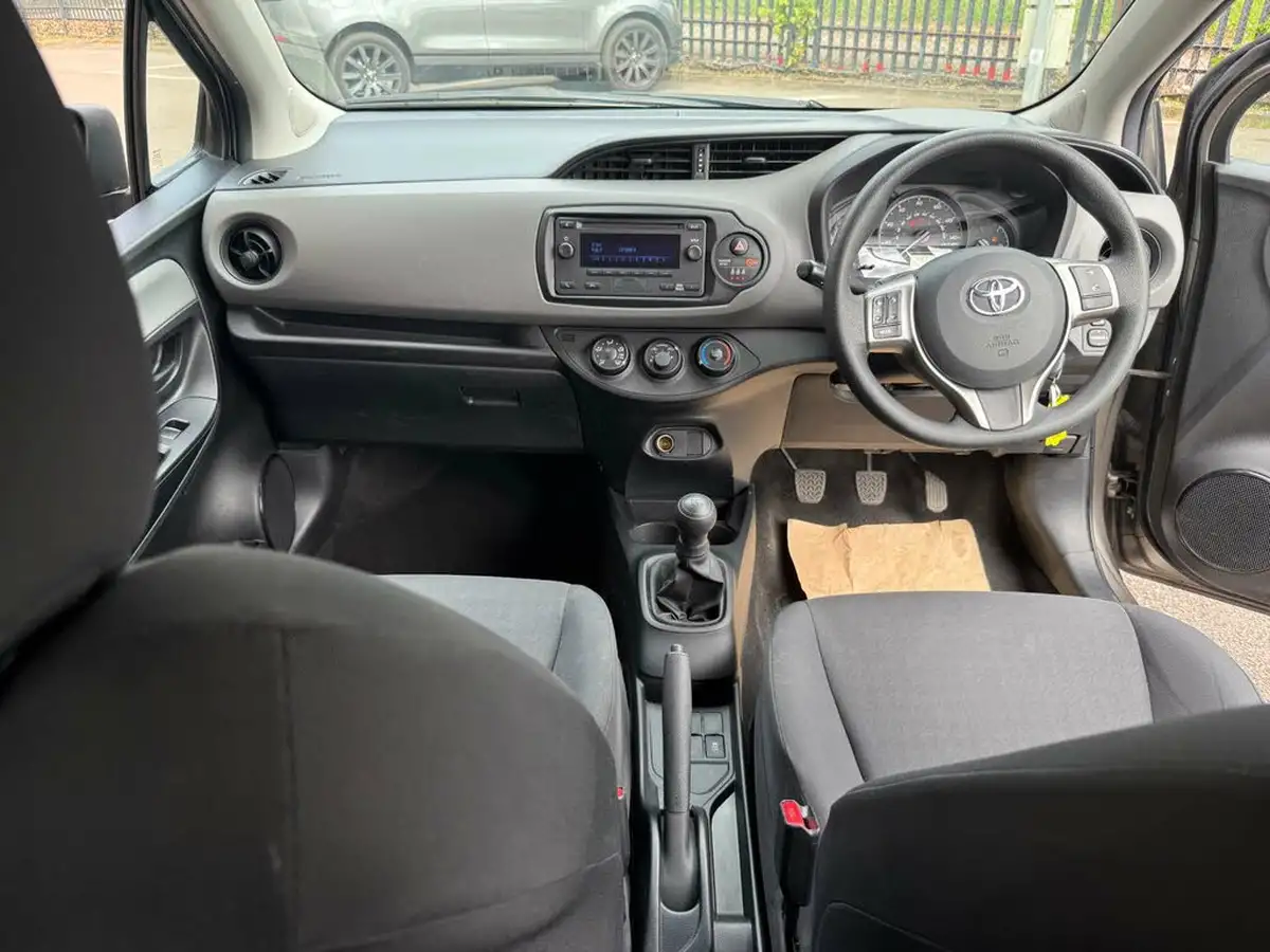 2018-toyota-yaris-10-vvt-i-active-71bhp-big-14
