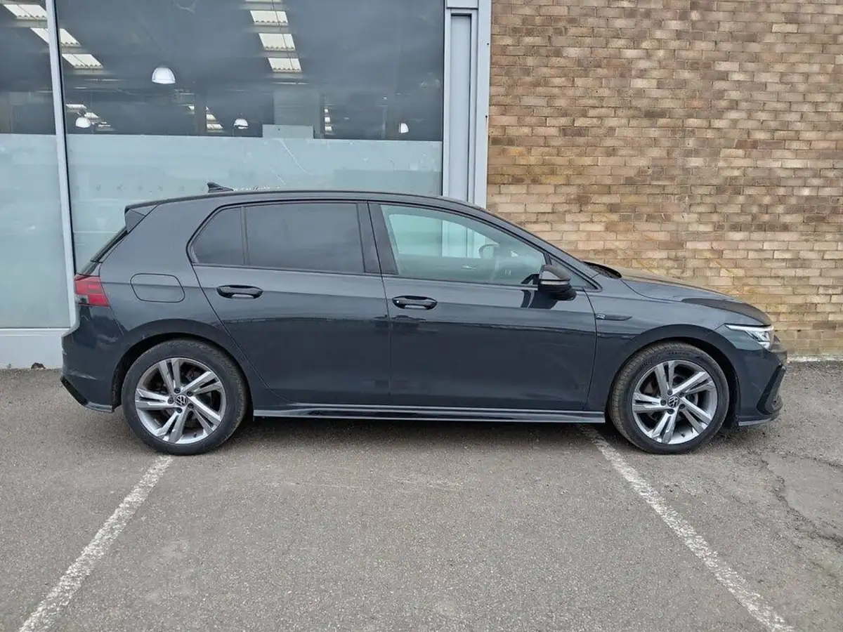 2022-volkswagen-golf-15-tsi-r-line-130ps-hatchback-big-1