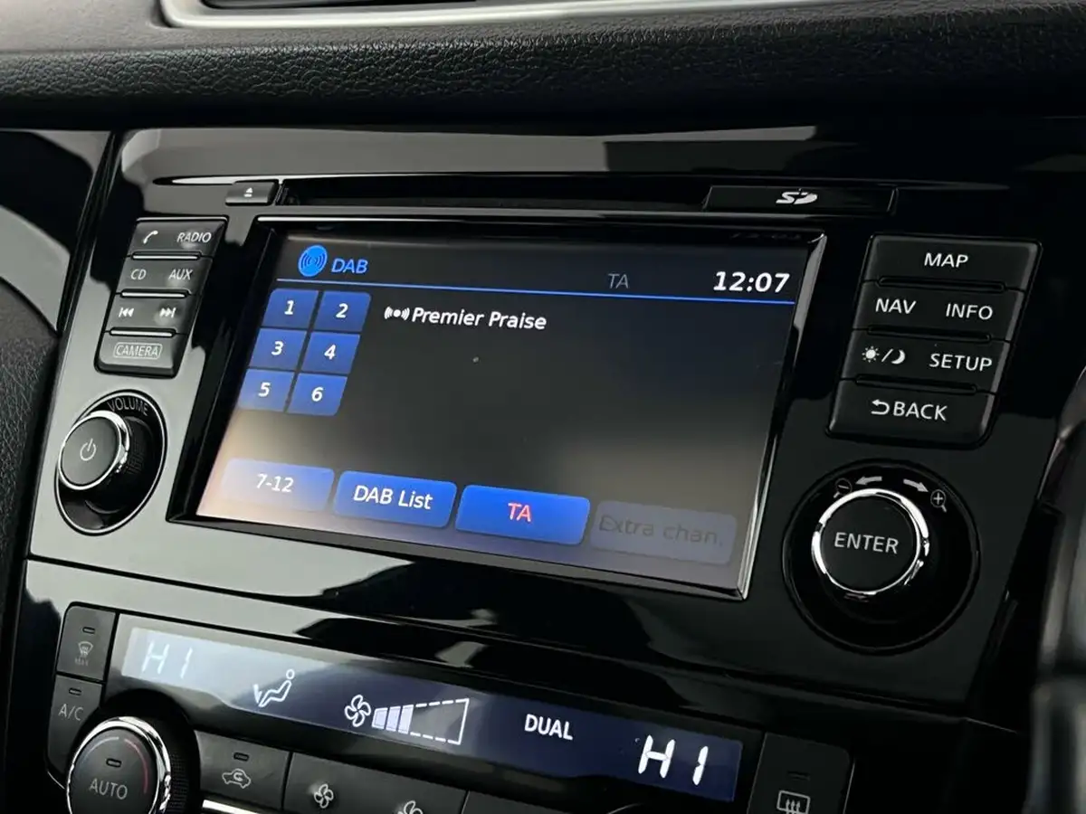 2016-nissan-qashqai-12-dig-t-n-vision-18in-big-19