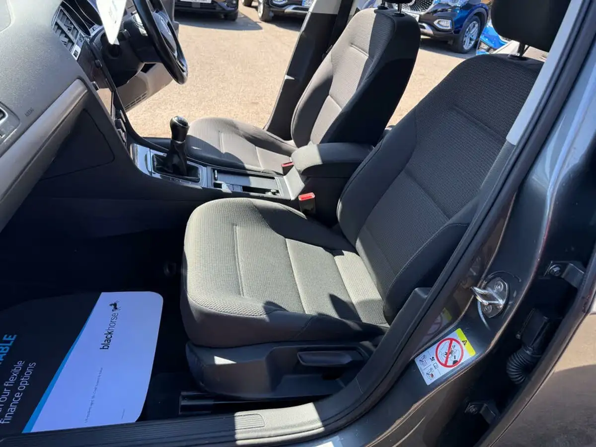 2018-volkswagen-golf-10-tsi-se-115ps-hatchback-5d-big-32