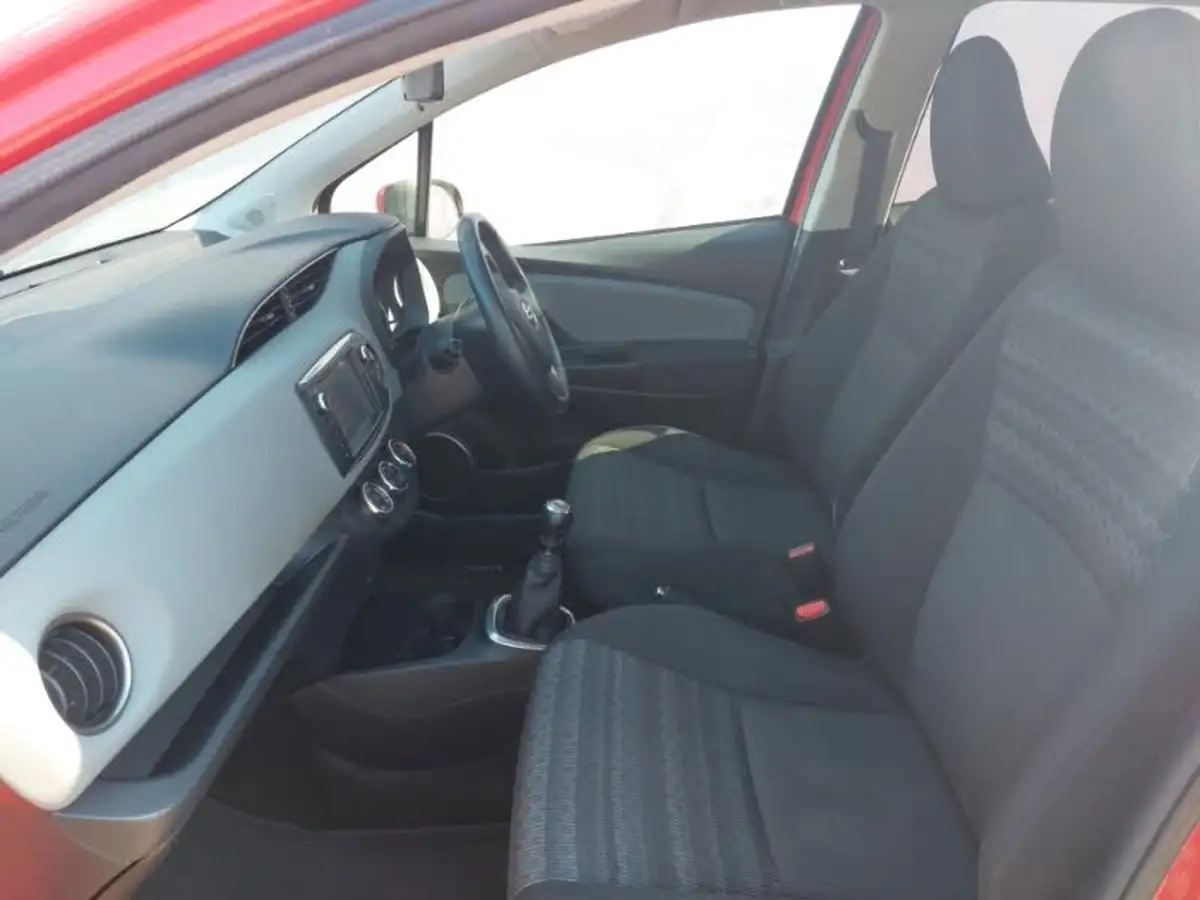 2016-toyota-yaris-133-icon-vvt-i-5d-big-4