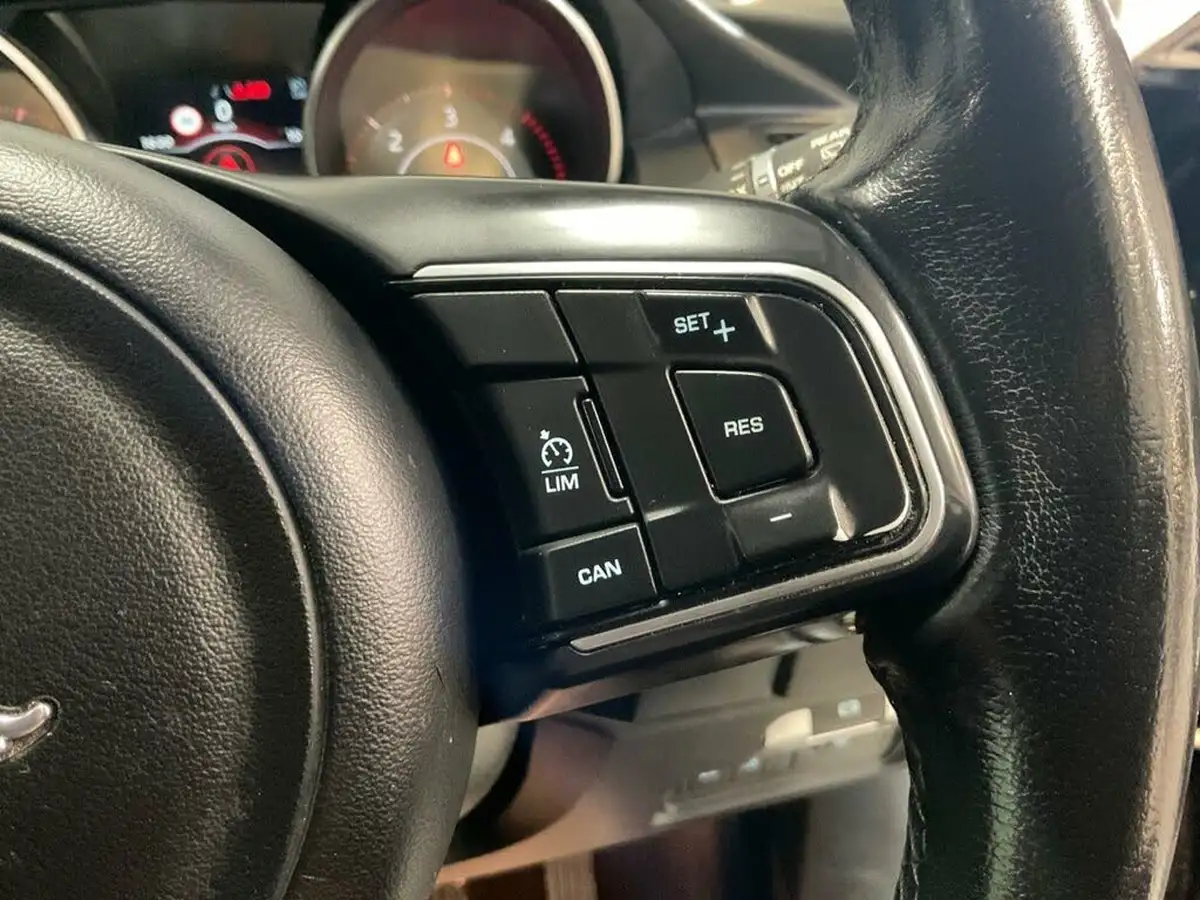 2018-jaguar-e-pace-20-i4d-s-ss-big-35