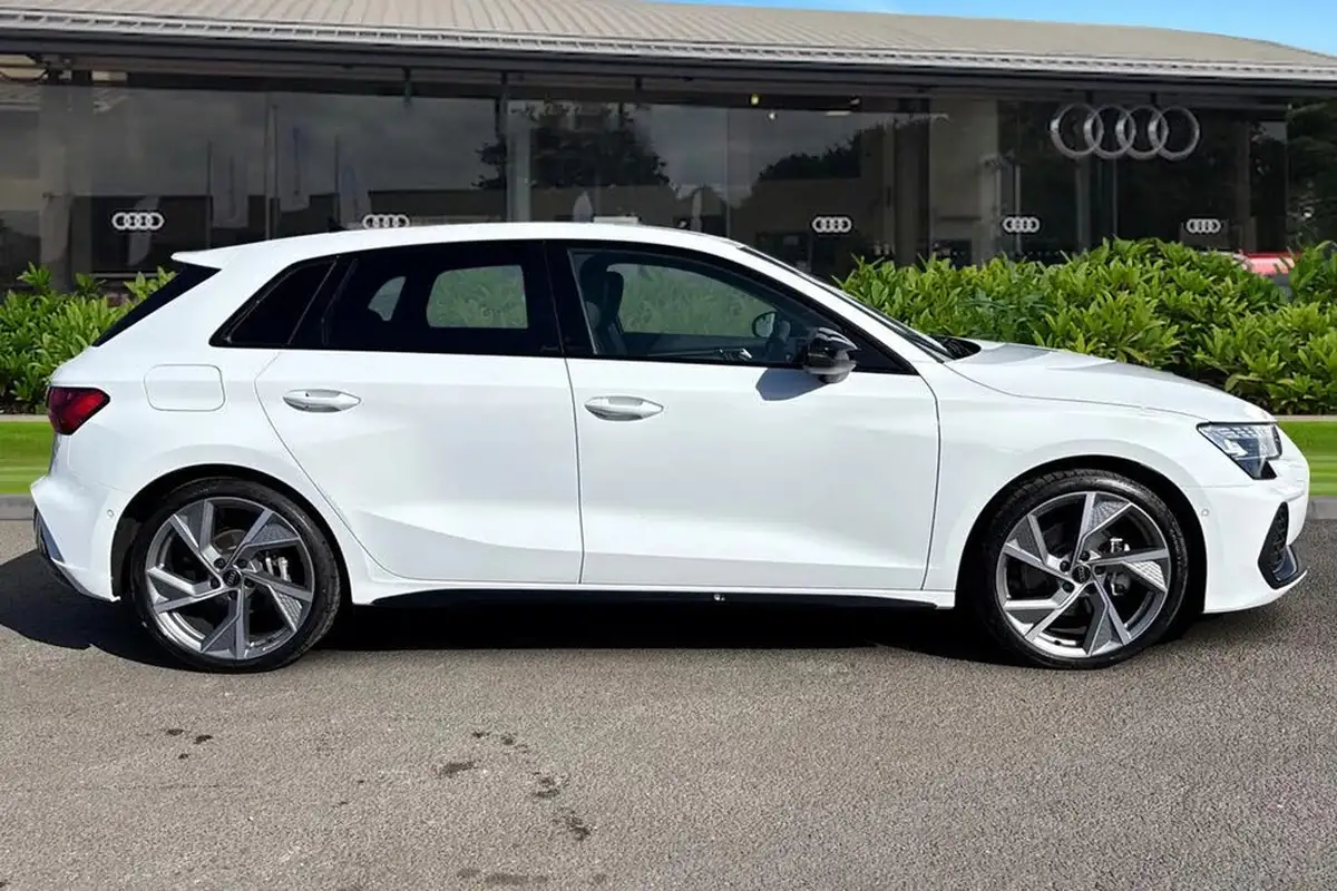 2024-audi-a3-15-35-tfsi-black-edition-sportback-5d-big-2