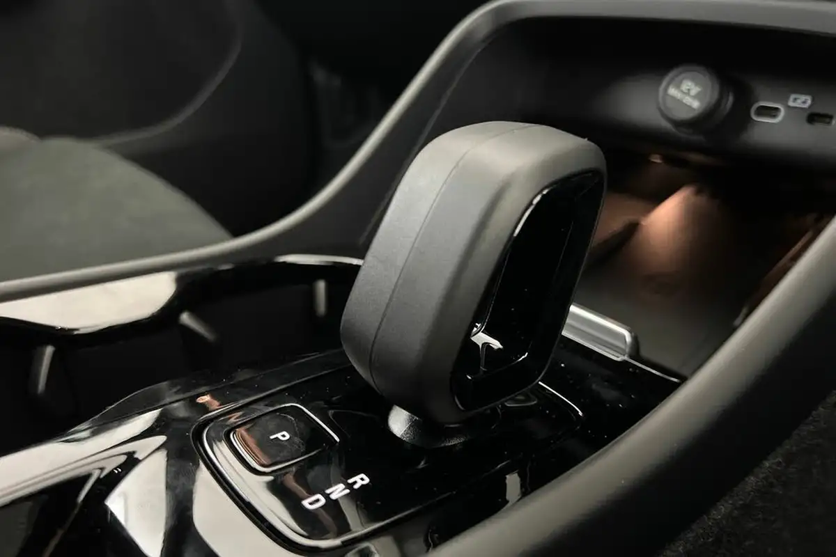 2024-volvo-xc40-20-b3-plus-big-12