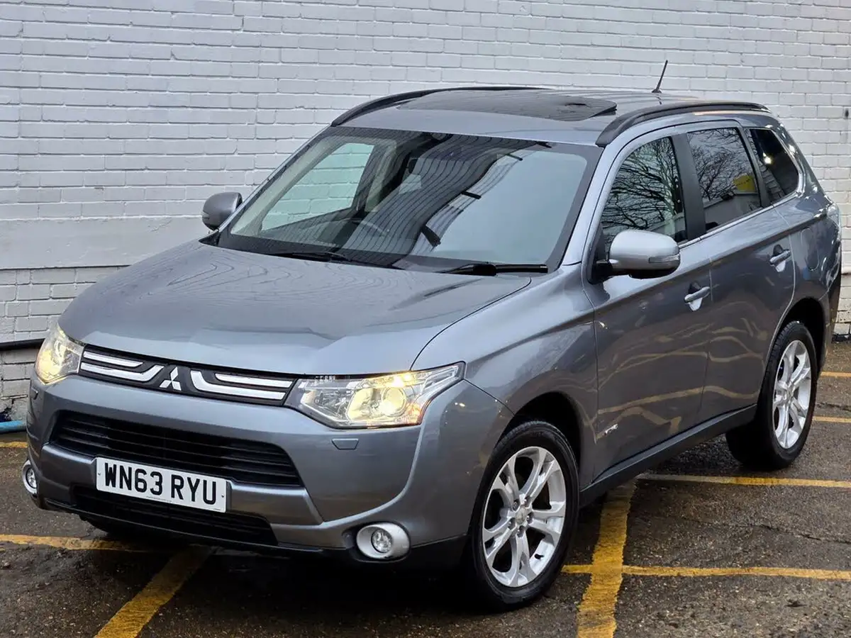 2013-mitsubishi-outlander-22di-d-gx4-big-27