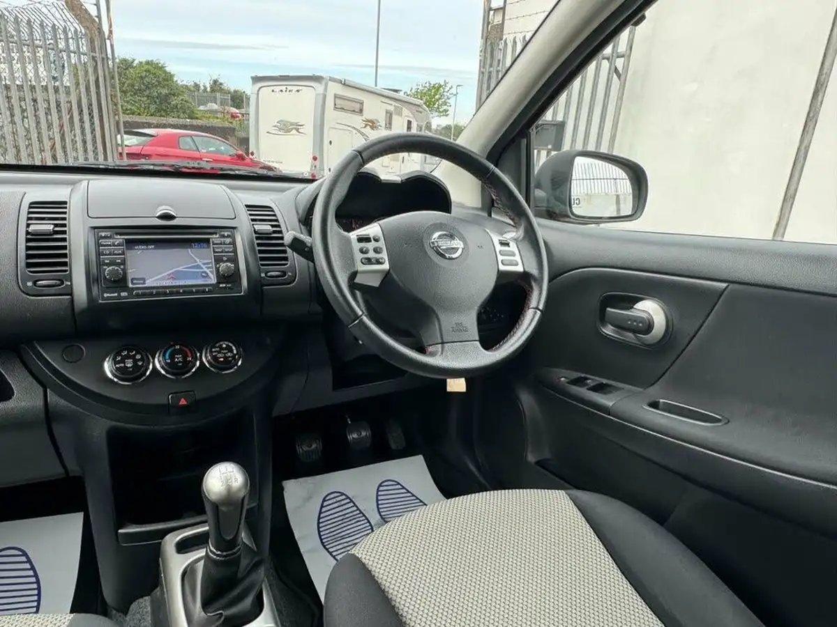 2011-nissan-note-14-n-tec-big-25