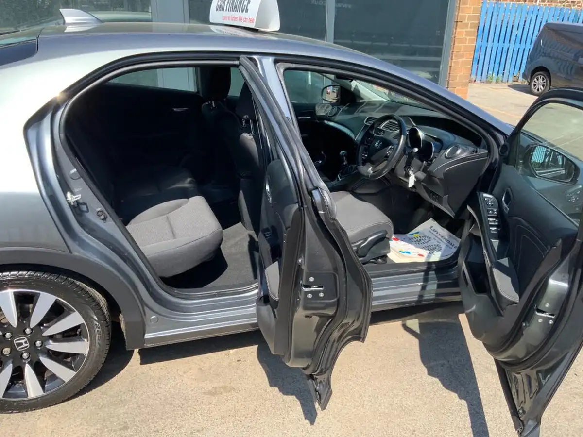 2016-honda-civic-14-i-vtec-se-plus-navi-big-16
