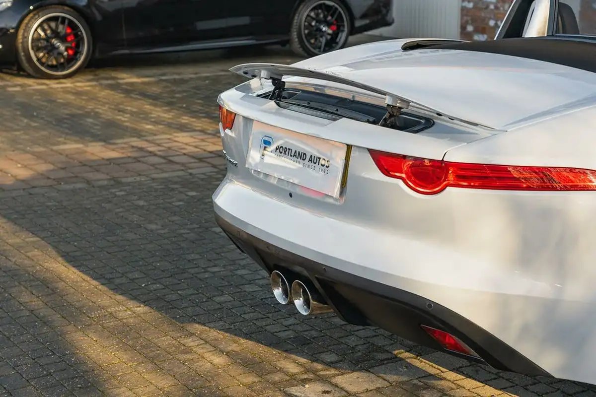 2015-jaguar-f-type-30-convertible-quickshift-big-19
