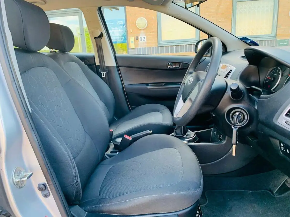 2012-hyundai-i20-12-classic-5d-big-11