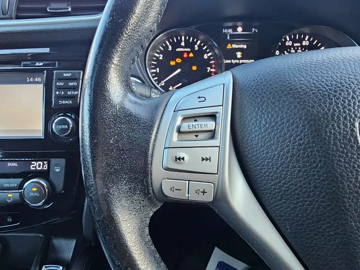 2015-nissan-qashqai-12-n-tec-xtronic-cvt-big-17