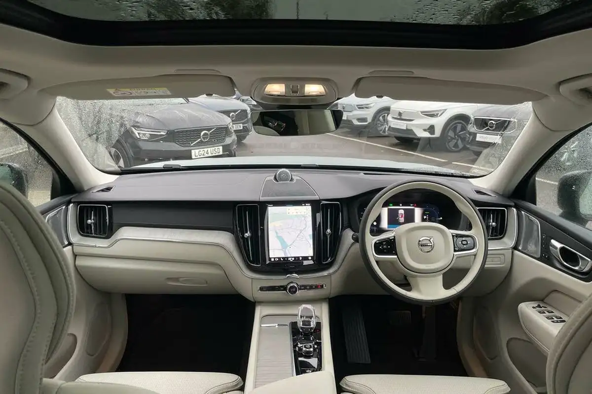 2024-volvo-xc60-20-t8-ultra-dark-big-2