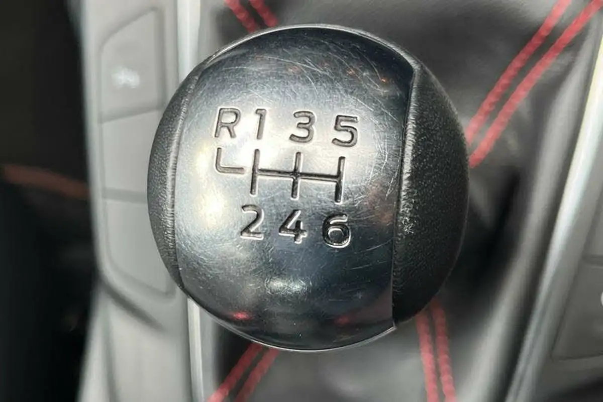 2023-ford-kuga-big-35