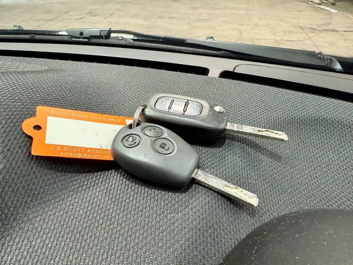 2016-smart-fortwo-09-edition-black-twinamic-big-16