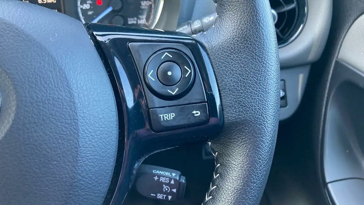 2020-toyota-yaris-15-vvt-i-icon-98bhp-hybrid-1497cc-e-cvt-big-26