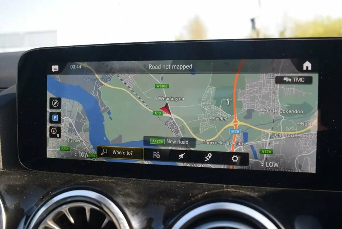 2021-mercedes-benz-gla-class-big-1