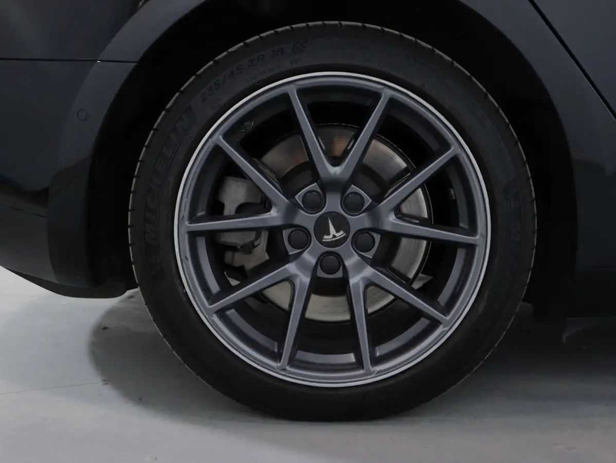 2022-tesla-model-3-e-long-range-big-10