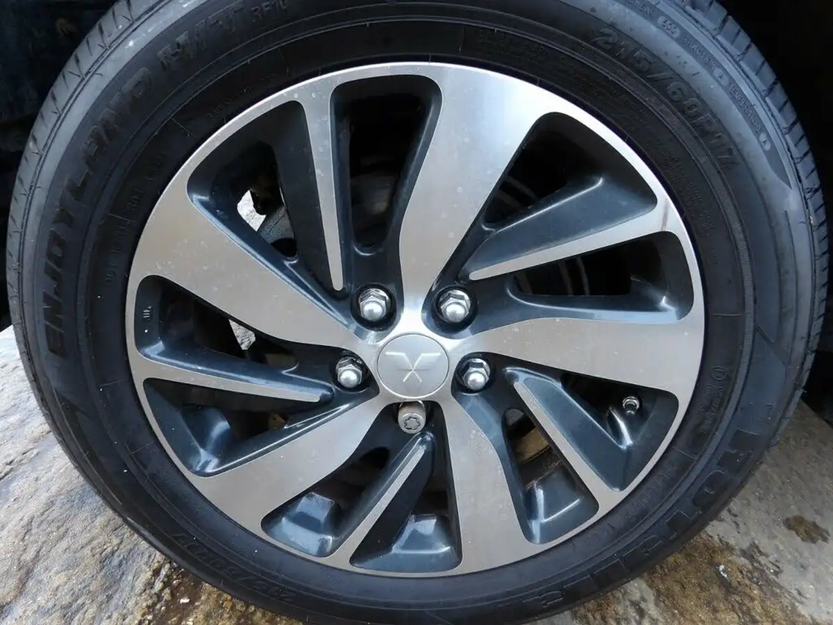 2015-mitsubishi-asx-16-3-big-28