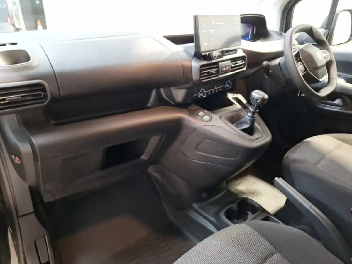 2024-peugeot-partner-15-bluehdi-professional-100pseu6d-big-4