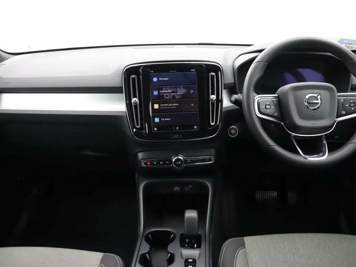 2023-volvo-xc40-20-b3-core-big-12