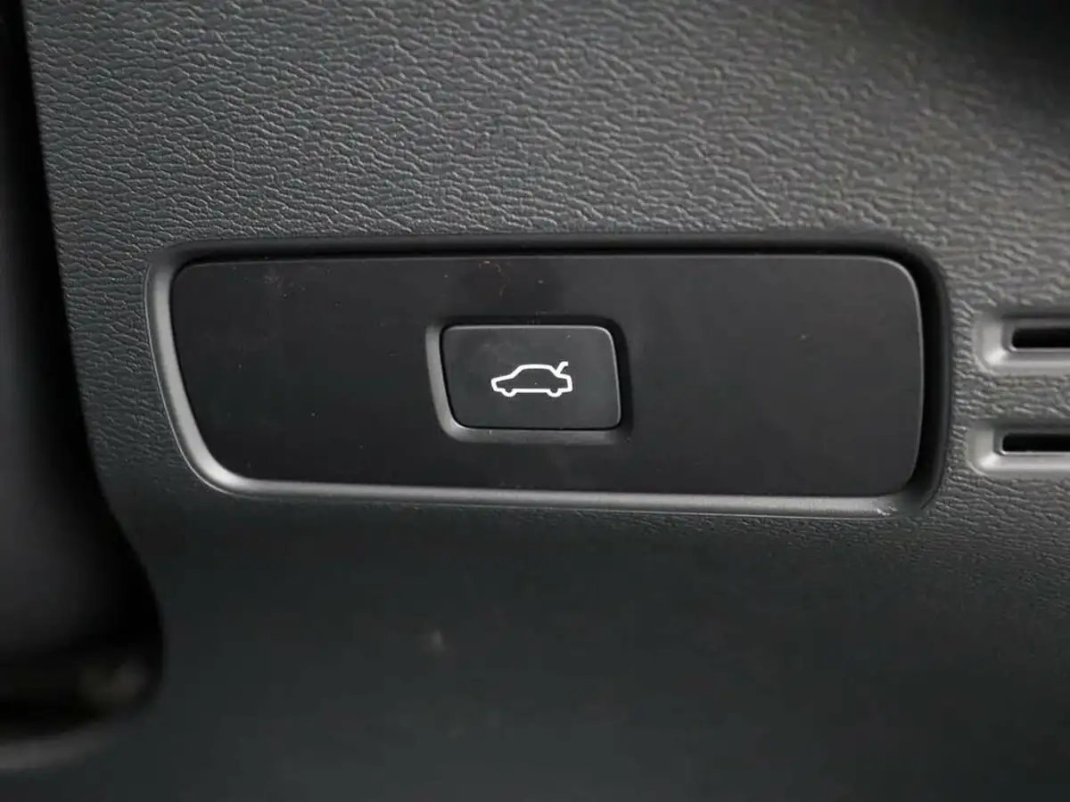2023-volvo-xc40-20-b3-core-big-34