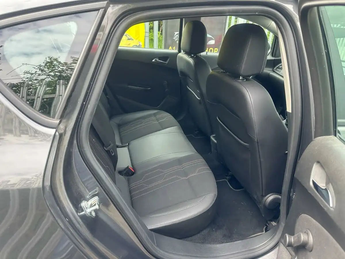 2012-vauxhall-astra-14-active-big-12