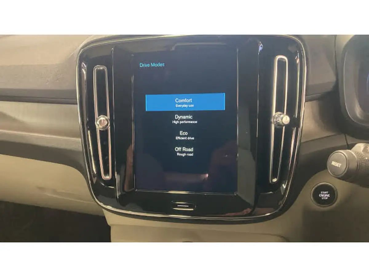 2021-volvo-xc40-15-t3-inscription-pro-161bhp-auto-big-39