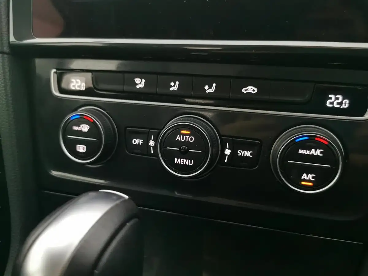 2020-volkswagen-golf-e-e-golf-big-17