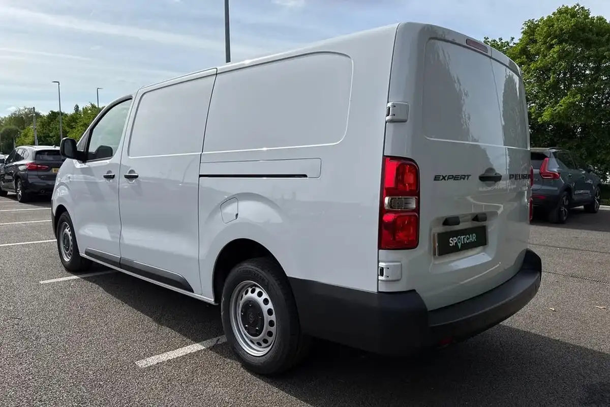 2024-peugeot-expert-15-bluehdi-professional-long-big-32