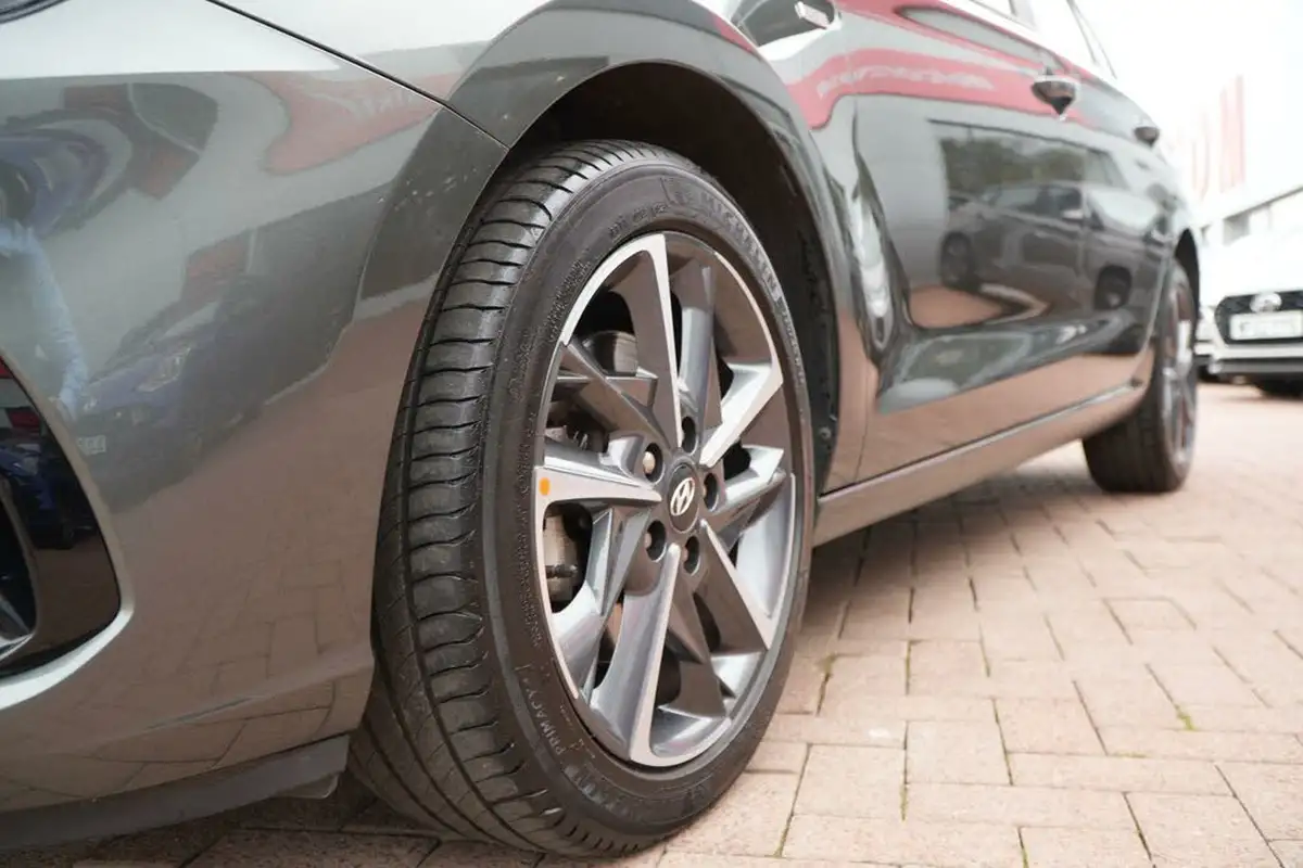 2023-hyundai-i30-10-t-gdi-premium-hatchback-big-34