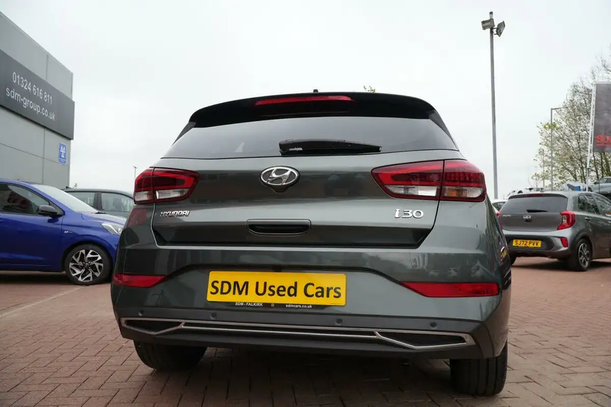 2023-hyundai-i30-10-t-gdi-premium-hatchback-big-10