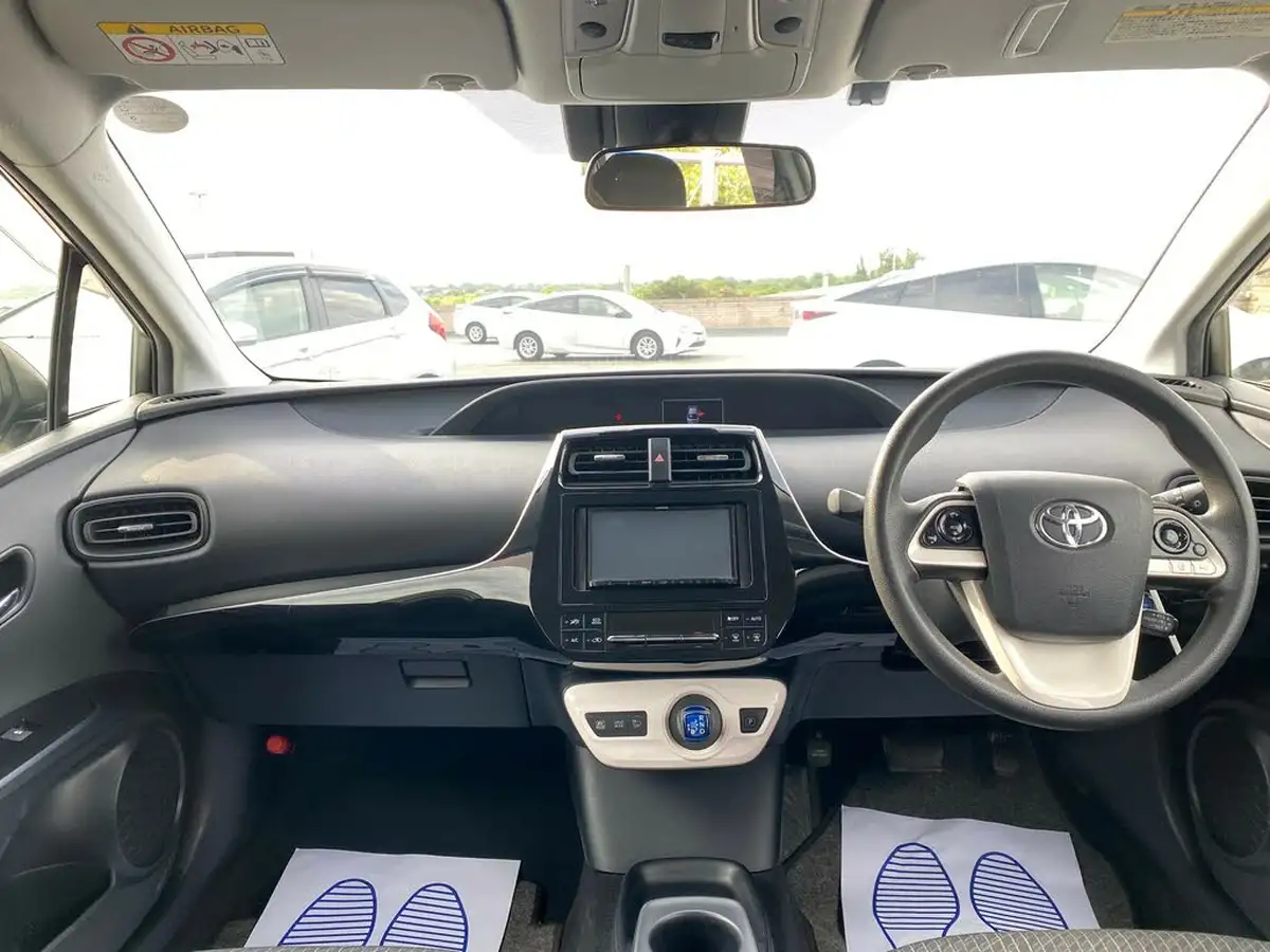 2018-toyota-prius-hybrid-big-25