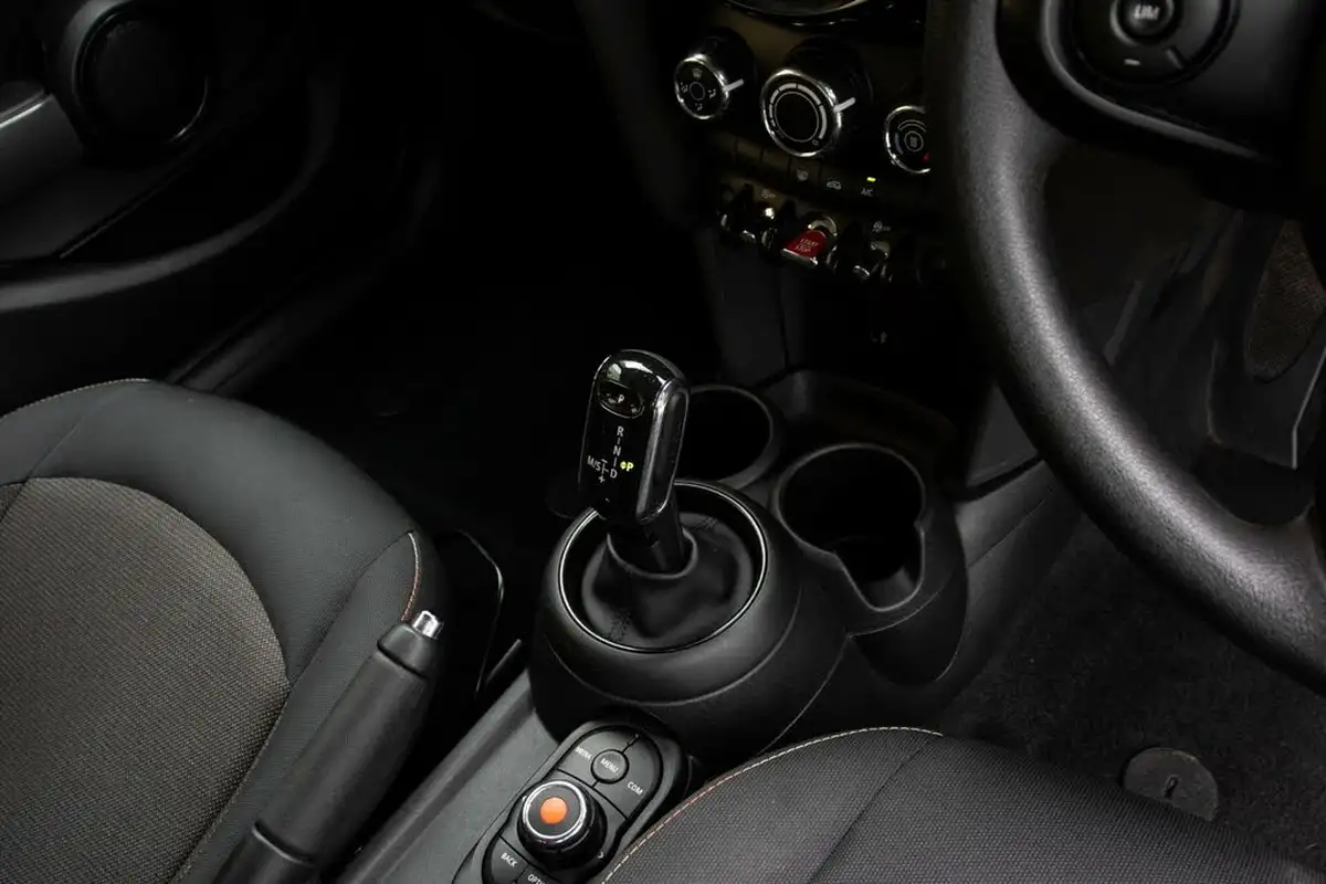 2020-mini-countryman-15-cooper-classic-auto-big-27