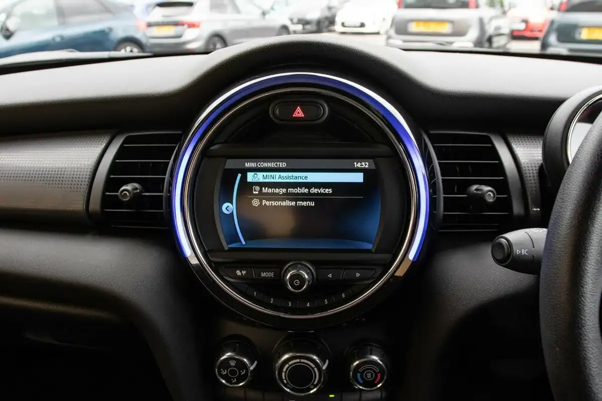 2020-mini-countryman-15-cooper-classic-auto-big-23