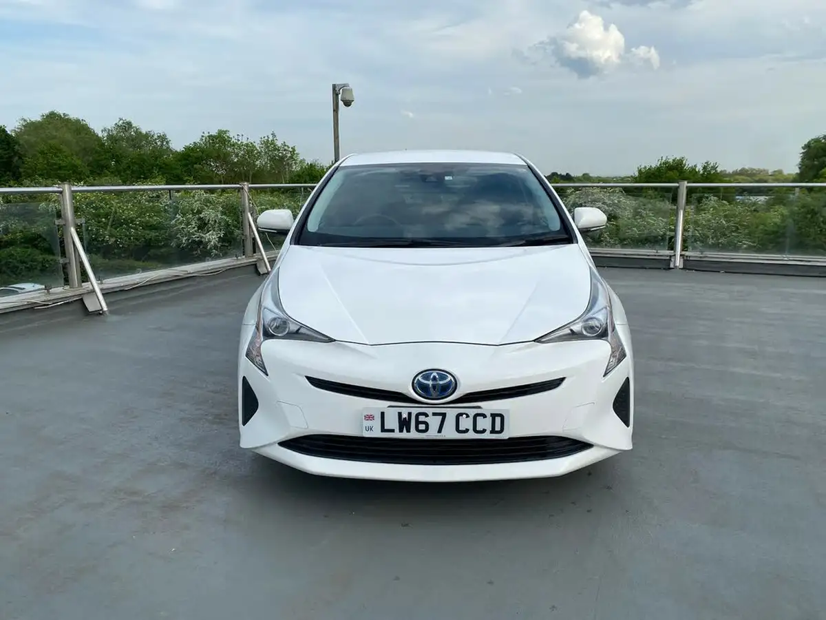 2018-toyota-prius-hybrid-big-1