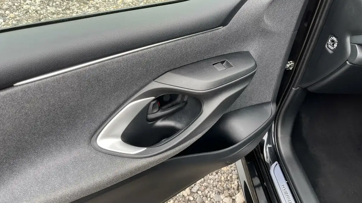 2021-toyota-yaris-15-vvt-i-design-big-35