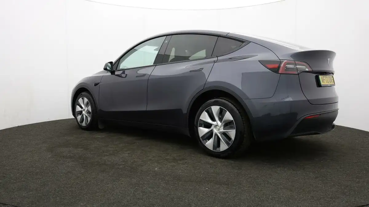 2022-tesla-model-y-e-long-range-big-69