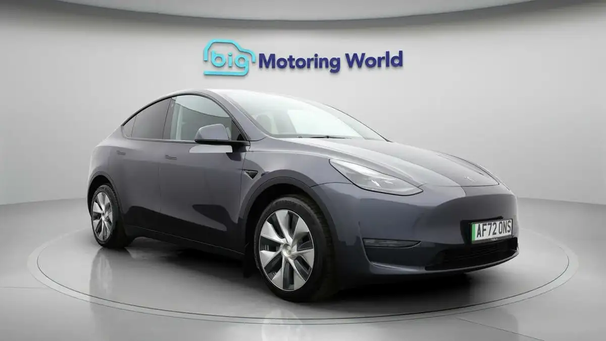 2022-tesla-model-y-e-long-range-big-0
