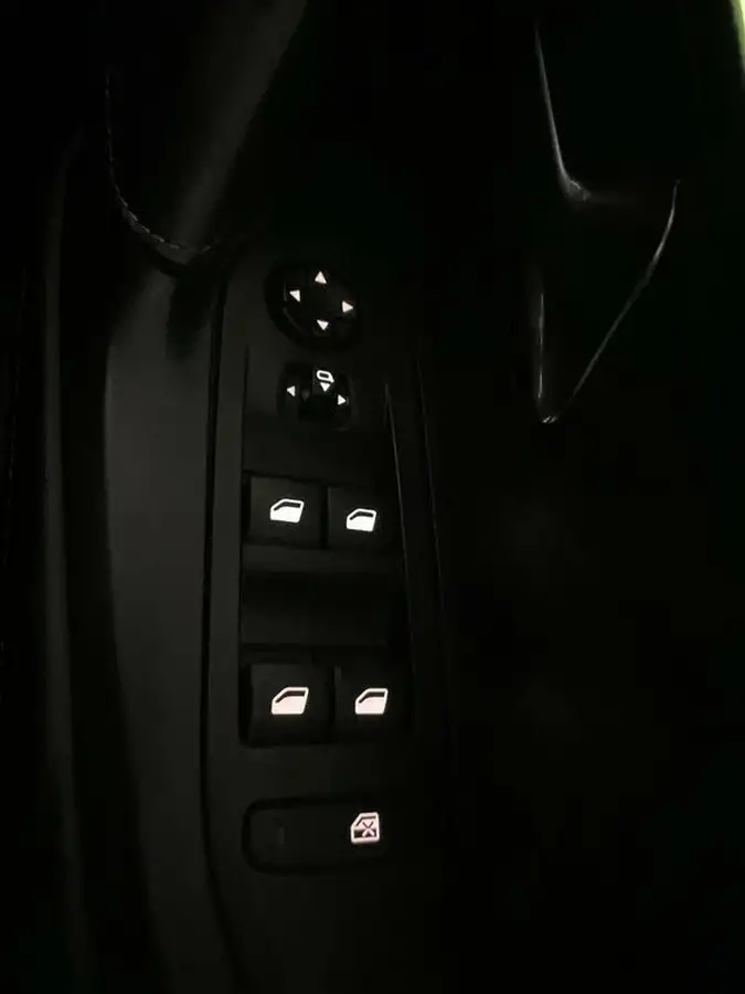 2021-peugeot-2008-suv-e-gt-premium-big-30