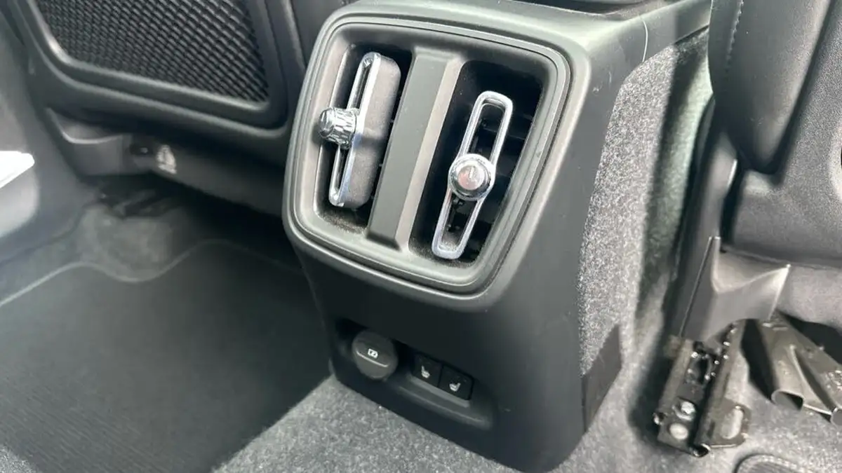 2022-volvo-xc40-e-recharge-pro-big-27