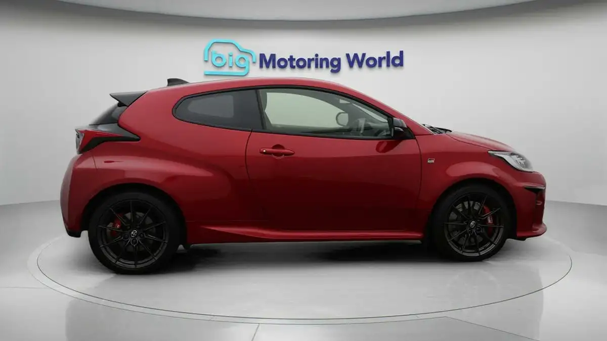 2022-toyota-yaris-16-gr-circuit-pack-big-8