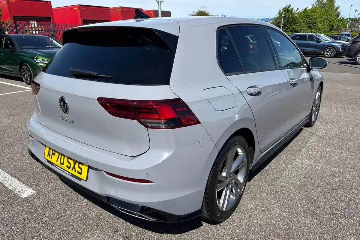 2020-volkswagen-golf-15-tsi-r-line-150ps-hatchback-5d-big-36