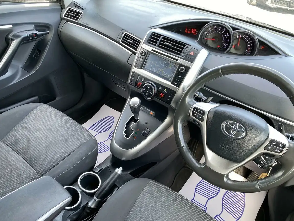 2015-toyota-verso-18-trend-big-40