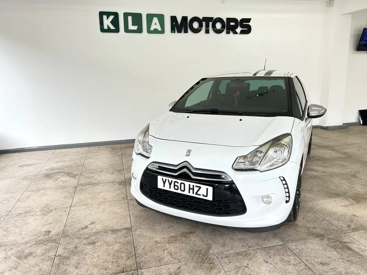 2010-citroen-ds3-16td-black-big-7