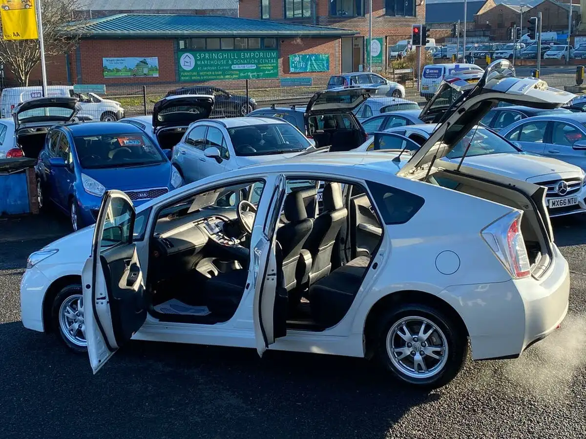 2015-toyota-prius-18-t-spirit-big-20