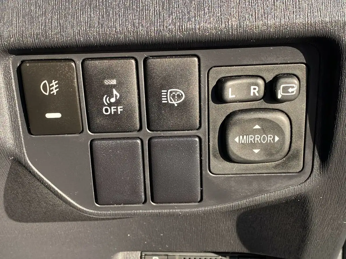 2015-toyota-prius-18-t-spirit-big-45