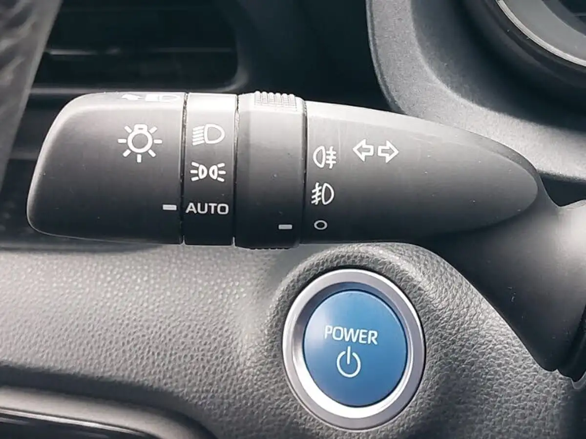 2022-toyota-yaris-15-vvt-i-dynamic-big-17