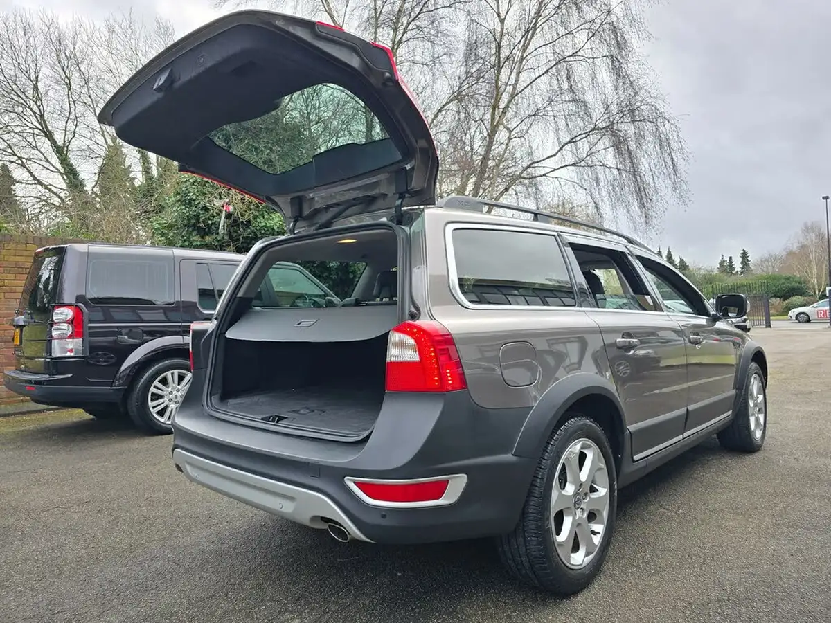 2011-volvo-xc70-30-t6-se-big-47